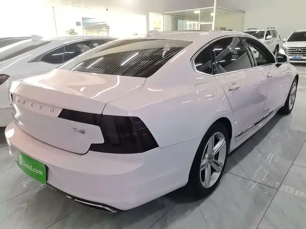 Photo 7 - Volvo S90