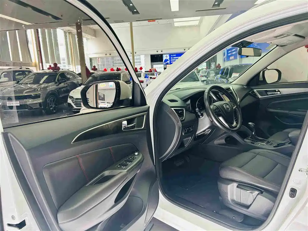 Фото 21 - Changan CS75
