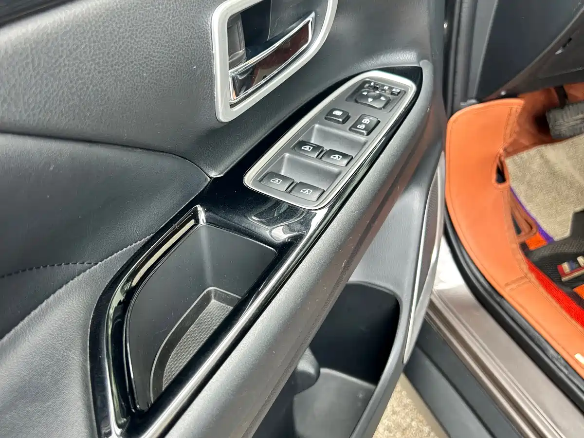 Mitsubishi Outlander 2019 2.0L 2WD Enjoy 7-Seater China VI фото 10