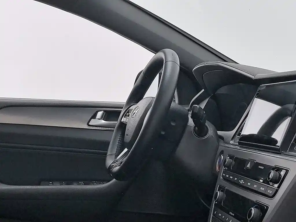 Photo 22 - Hyundai Sonata
