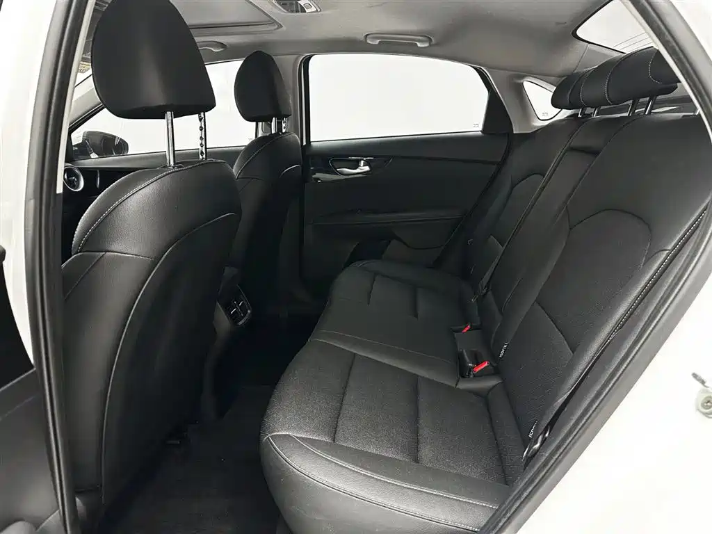 Kia K3 2021 Facelift 1.5L CVT Fashion Edition фото 21