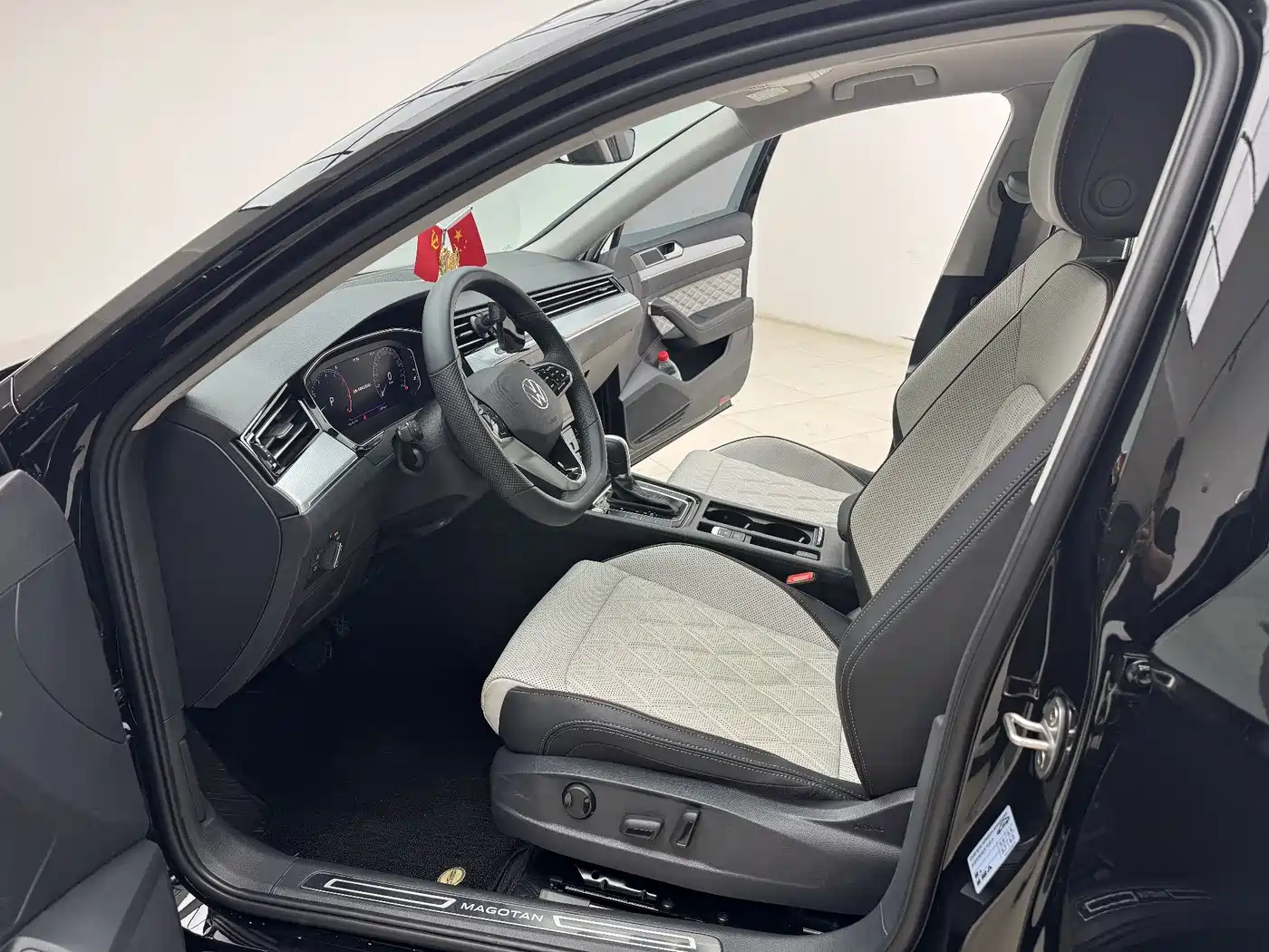 Volkswagen Magotan 2025 Facelift Public Edition 330TSI DSG Luxury фото 5