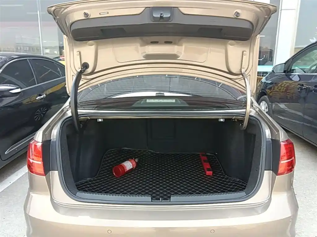 Volkswagen Sagitar 2017 230TSI Automatic Comfort фото 19
