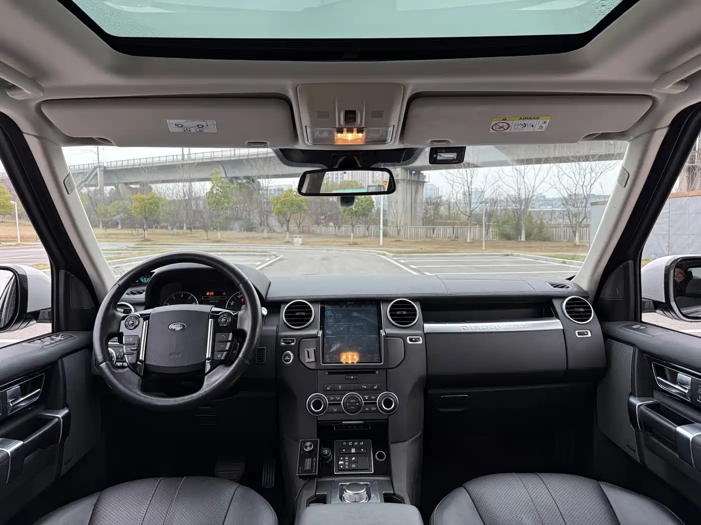 Land Rover Discovery 2015 3.0 SC V6 SE фото 9