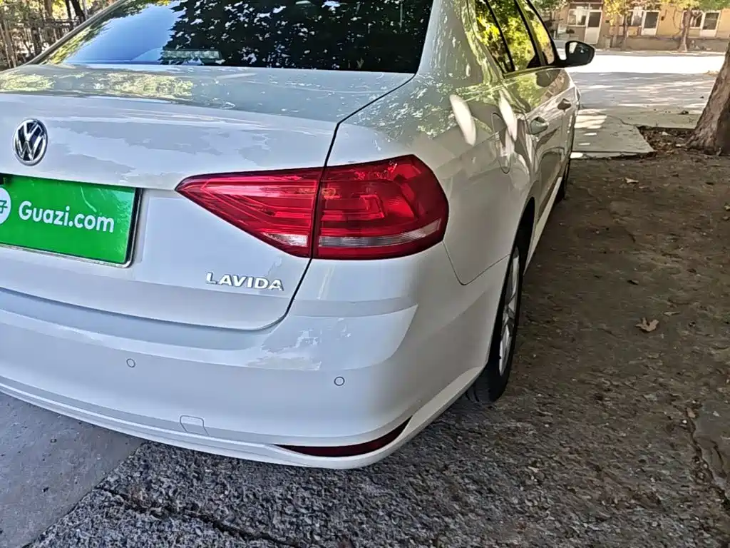 Фото 8 - Volkswagen Lavida