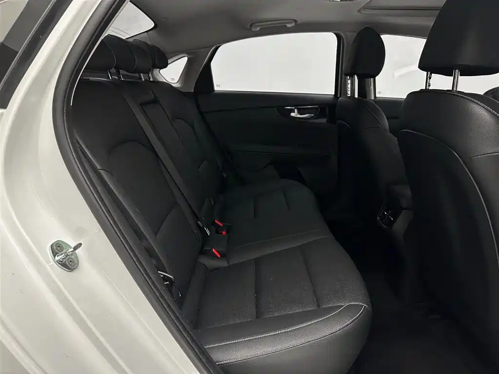 Kia K3 2021 Facelift 1.5L CVT Fashion Edition фото 23
