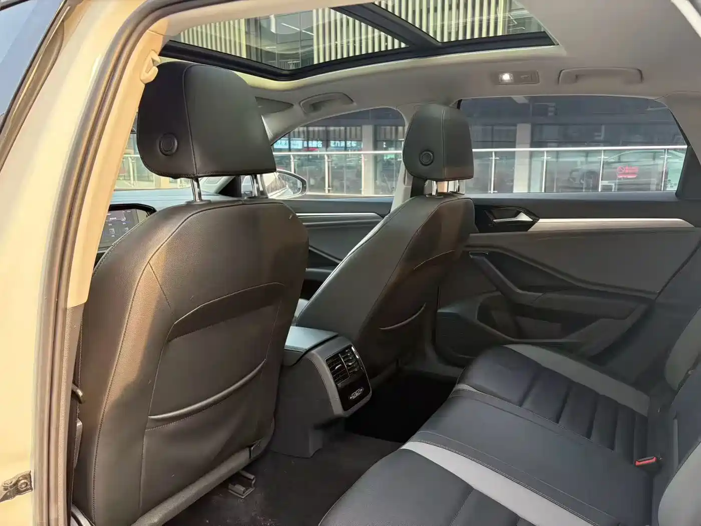 Volkswagen Sagitar 2022 280TSI DSG Surpassing Edition фото 5