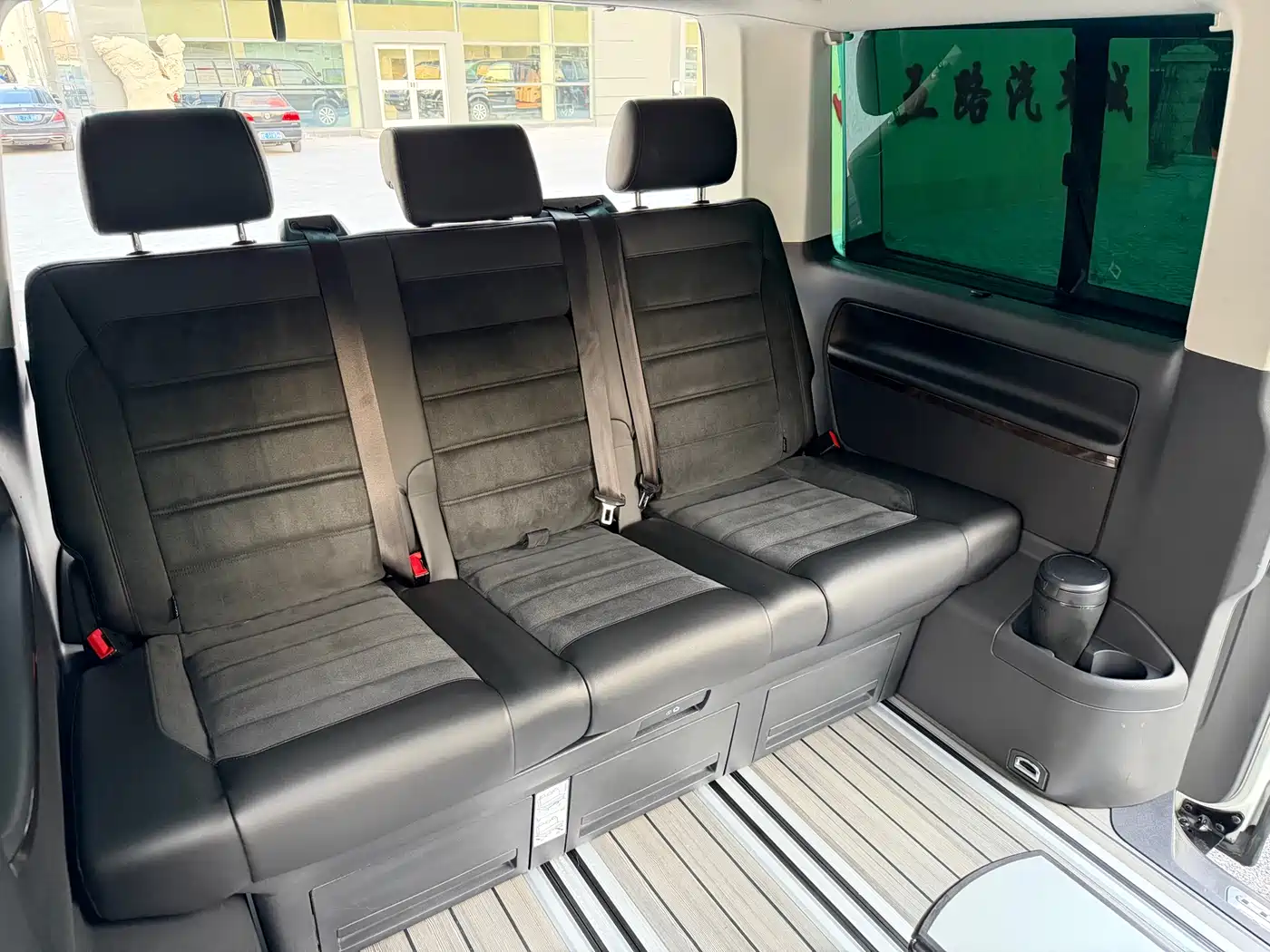 Volkswagen Multivan 2019 2.0TSI 4WD Premium 7-seater фото 21
