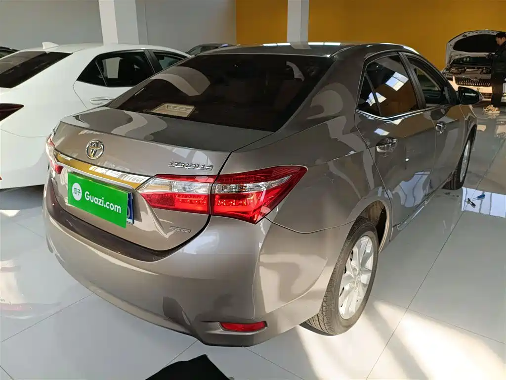 Toyota Corolla 2014 1.8L CVT Supreme Edition фото 5
