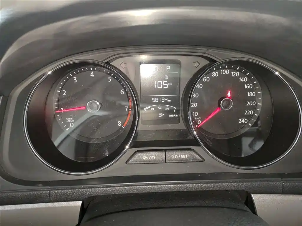 Volkswagen Lavida 2017 1.6L Automatic Comfort Edition фото 8