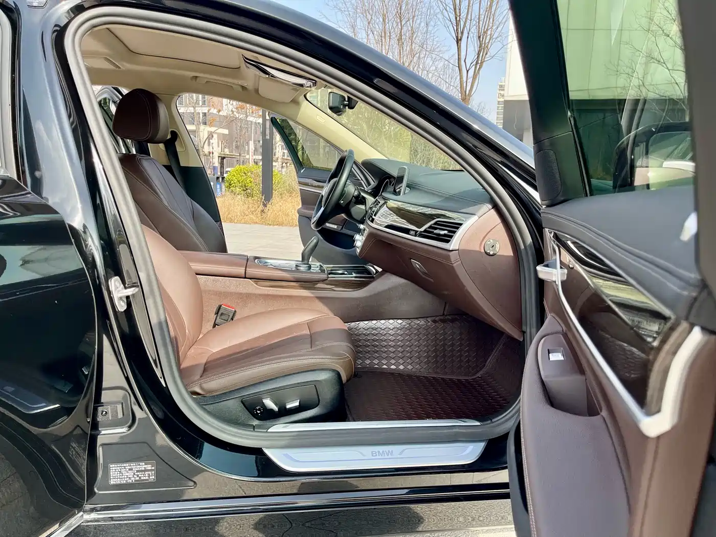 BMW 7 Series 2017 730Li Leading Edition фото 9