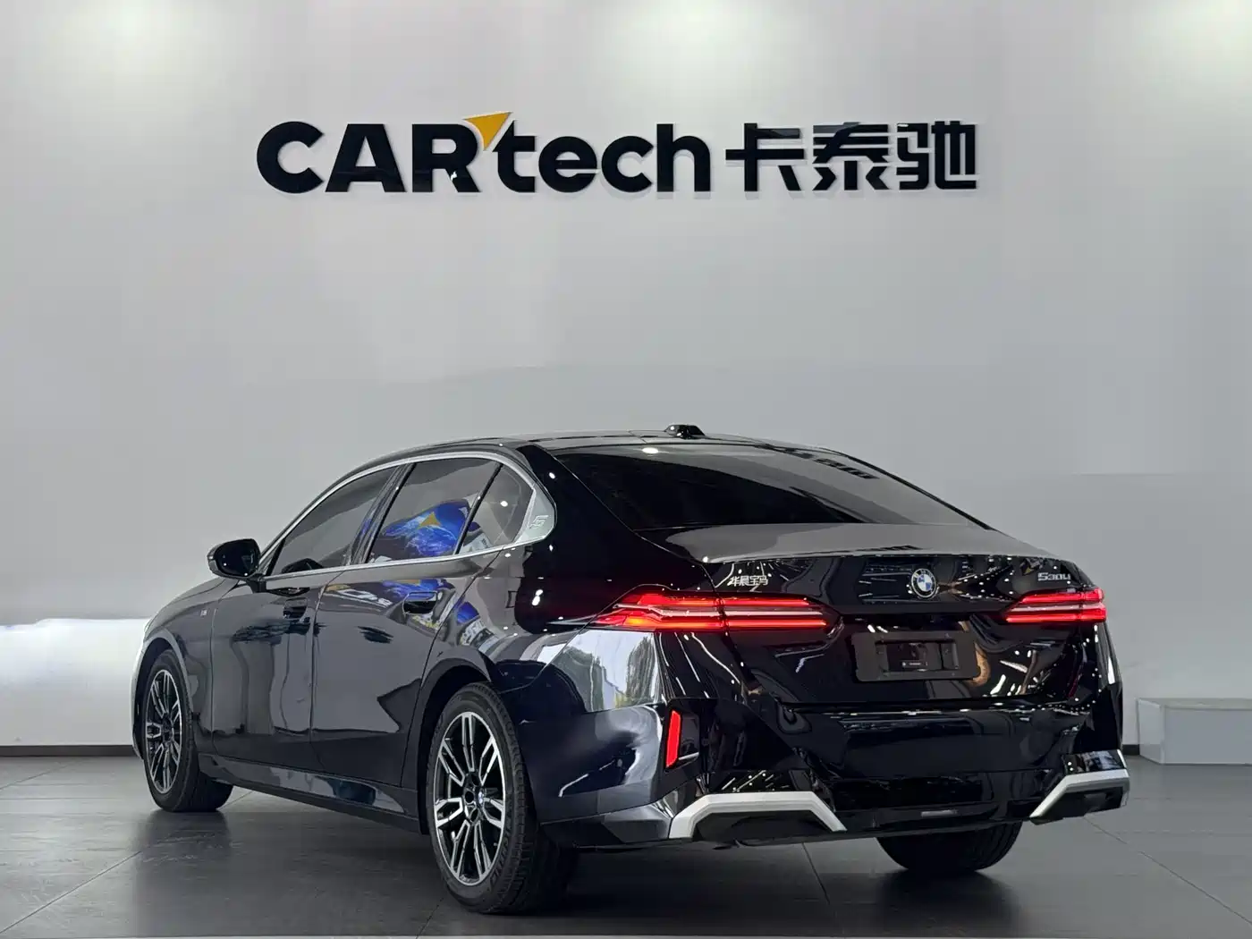 BMW 5 Series 2025 530Li Leading M Sport Package фото 26