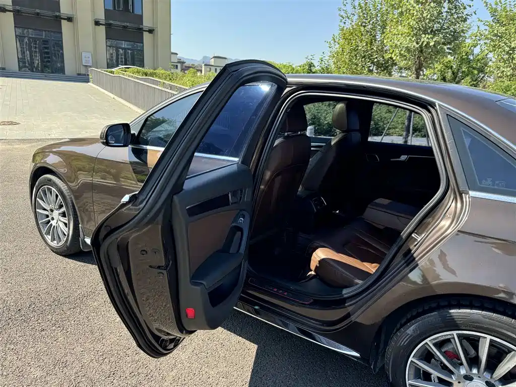 Фото 18 - Audi A4L