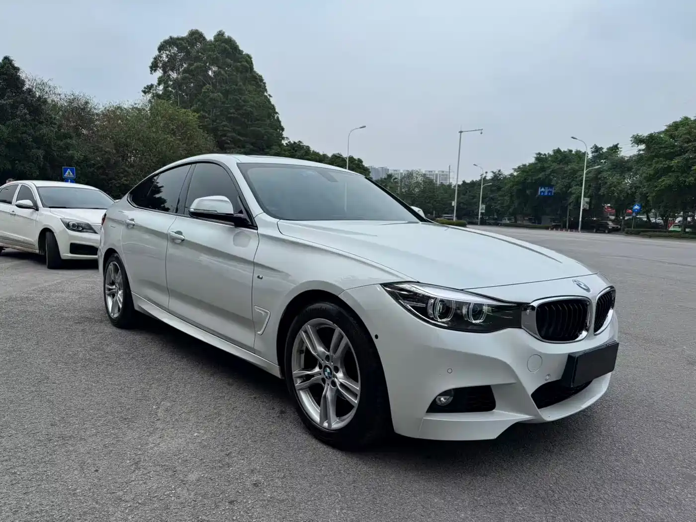 BMW 3 Series GT 2019 320i M Sport Model фото 3