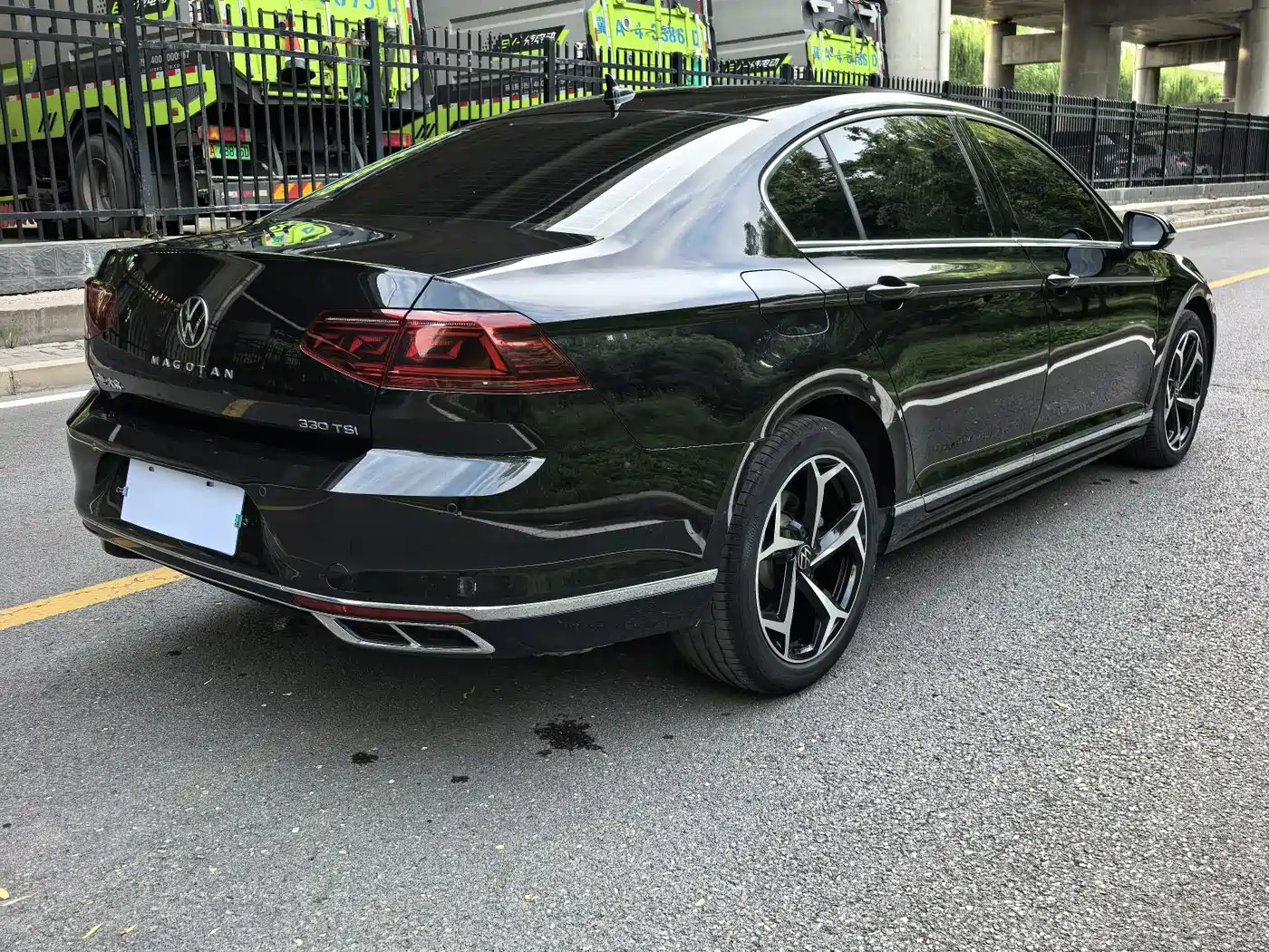 Volkswagen Magotan 2023 Model 2 Million Commemorative Edition 330TSI DSG Luxury фото 6