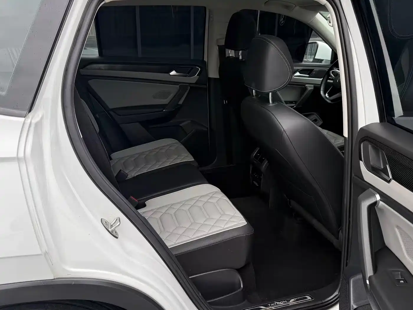 Volkswagen Tayron 2023 330TSI 2WD Luxury Plus Advanced Edition фото 8