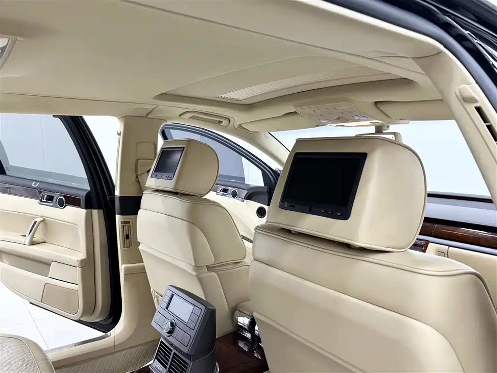 Volkswagen Phaeton 2009 Model 4.2L V8 4-seat Extended Executive Edition фото 11