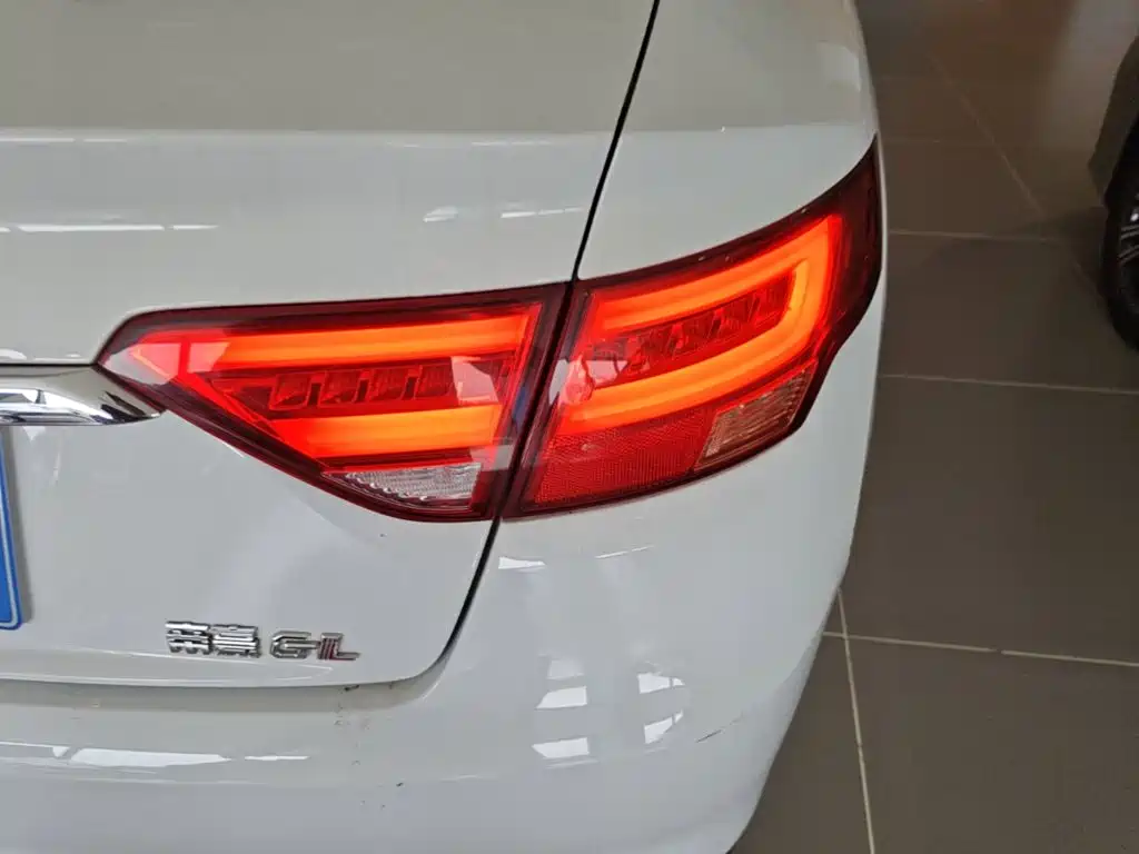 Photo 8 - Geely Emgrand GL