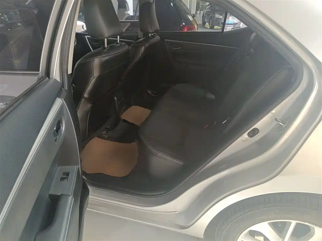 Toyota Corolla 2014 1.6L CVT GL-i Leather Edition фото 13