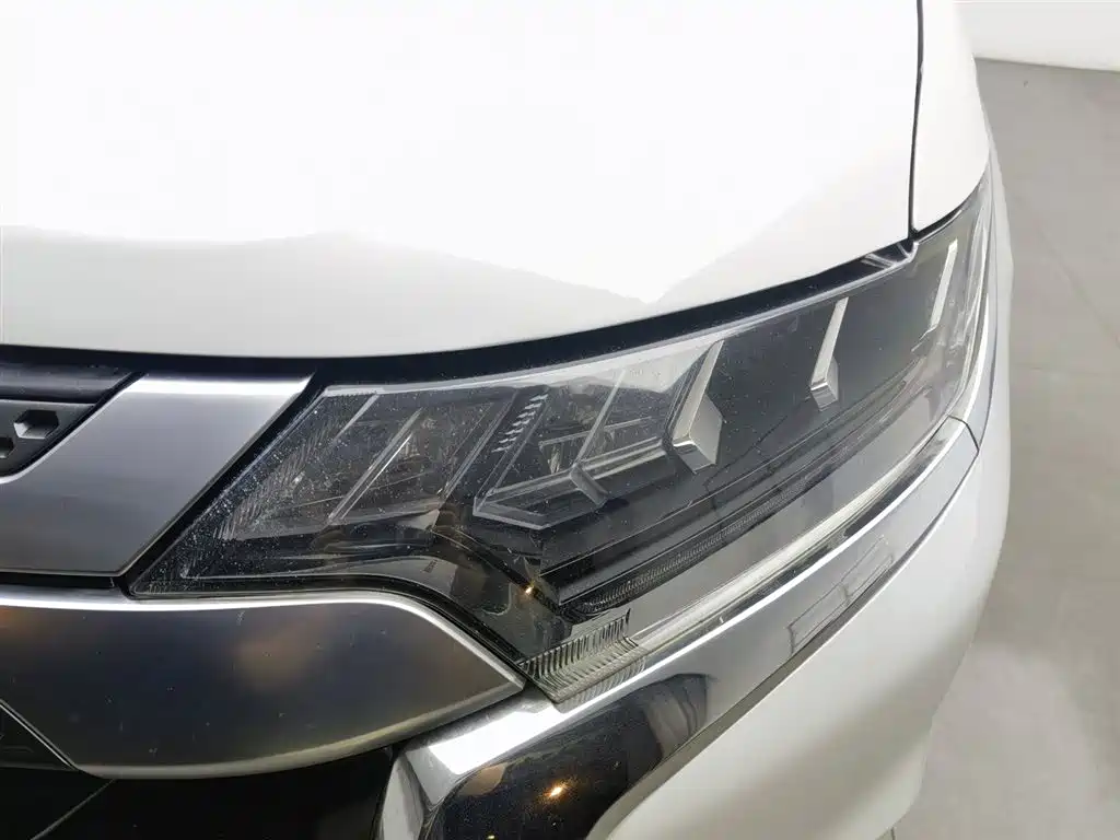 Mitsubishi Outlander 2019 2.4L 4WD Deluxe Edition 5-Seater China VI фото 7