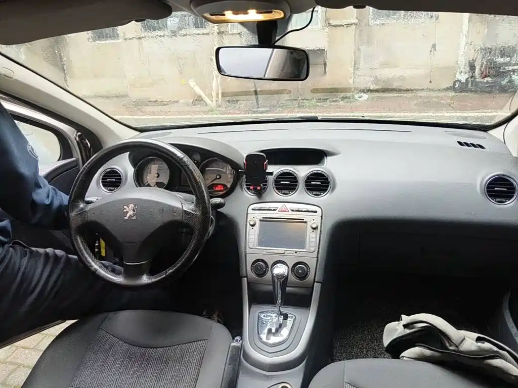 Peugeot 408 2012 2011 2.0L Automatic Comfort Edition