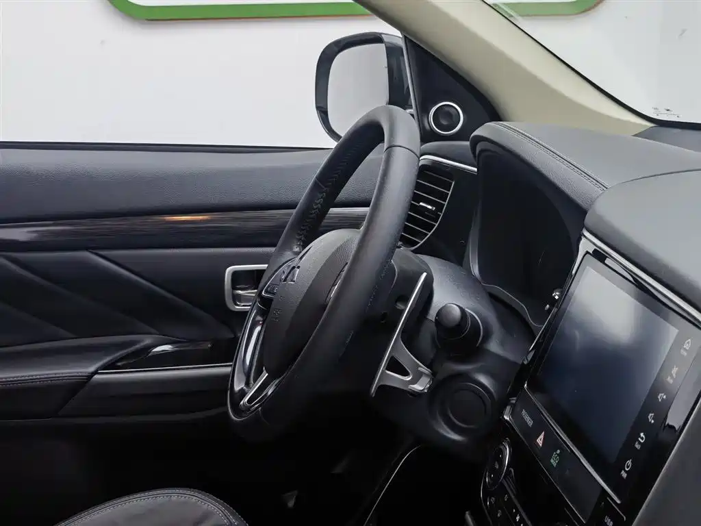 Mitsubishi Outlander 2019 2.4L 4WD Deluxe Edition 5-Seater China VI фото 22