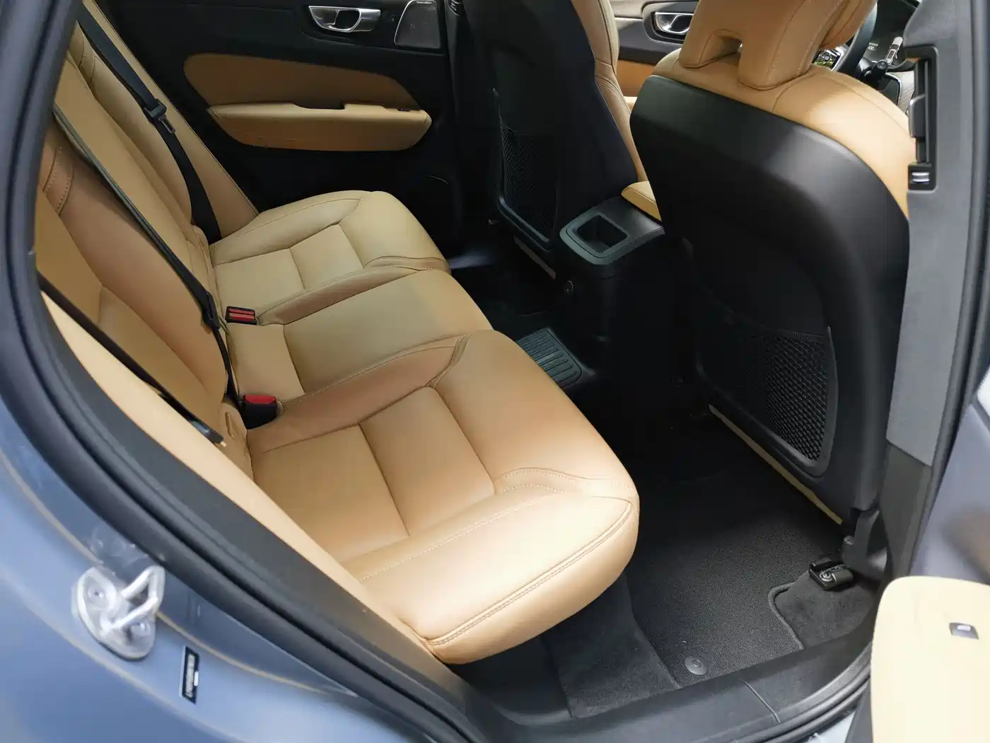 VOLVO XC60 PLUG-IN HYBRID