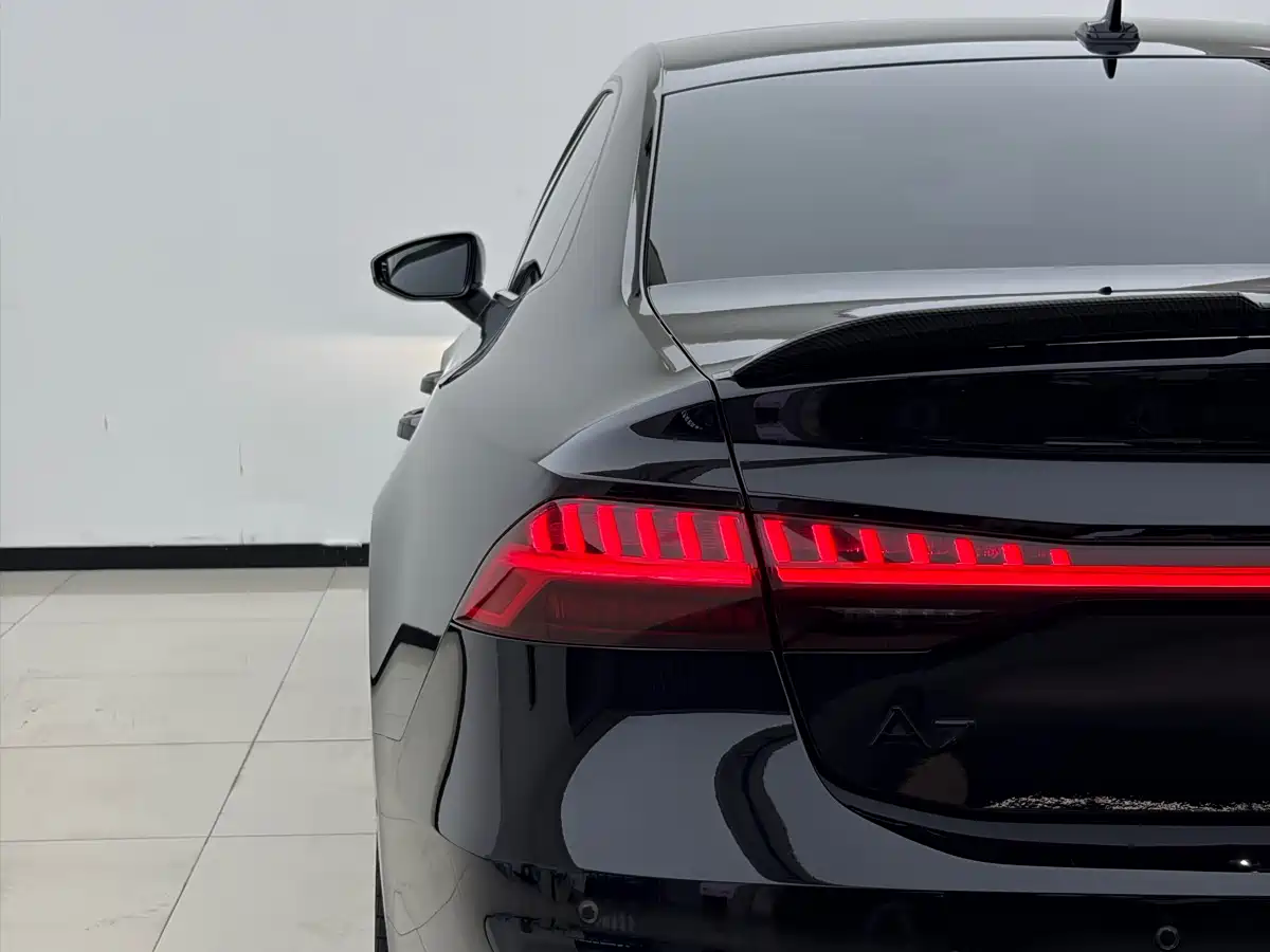 Audi A7L 2022 45 TFSI quattro S-line Black Warrior Edition фото 11