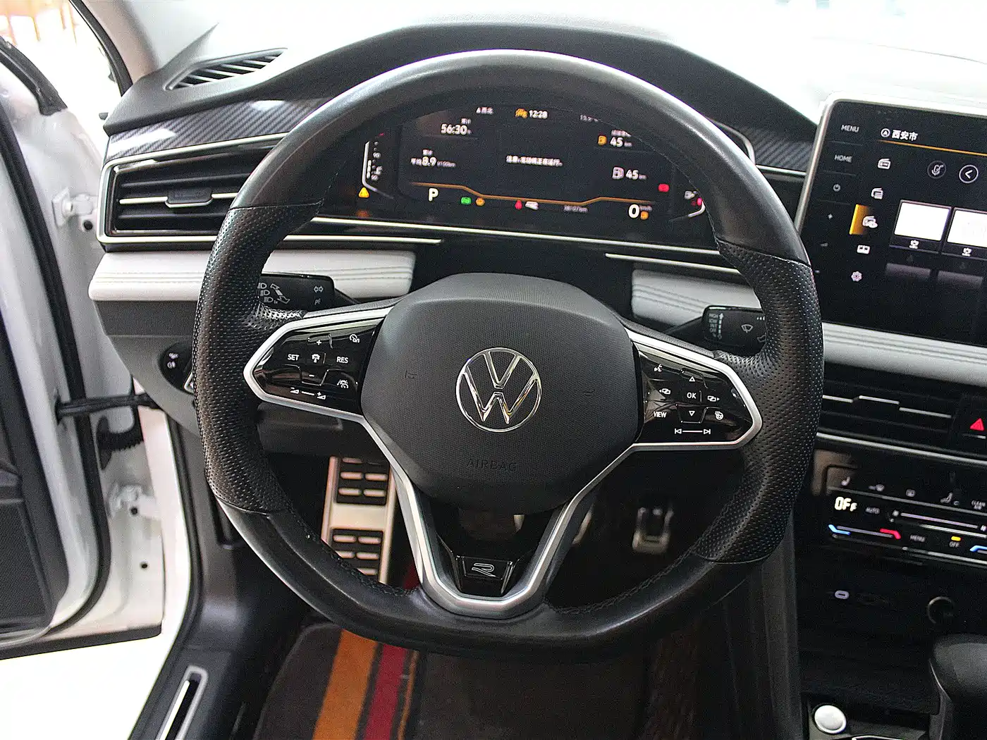 Volkswagen Tiguan L 2023 330TSI Auto 2WD R-Line Premium Edition фото 9