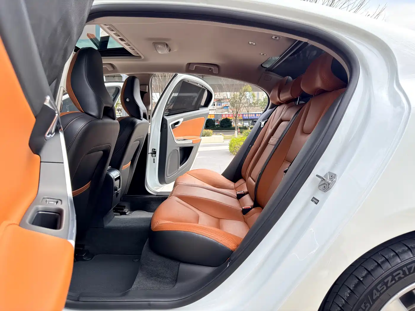 Photo 5 - Volvo S60