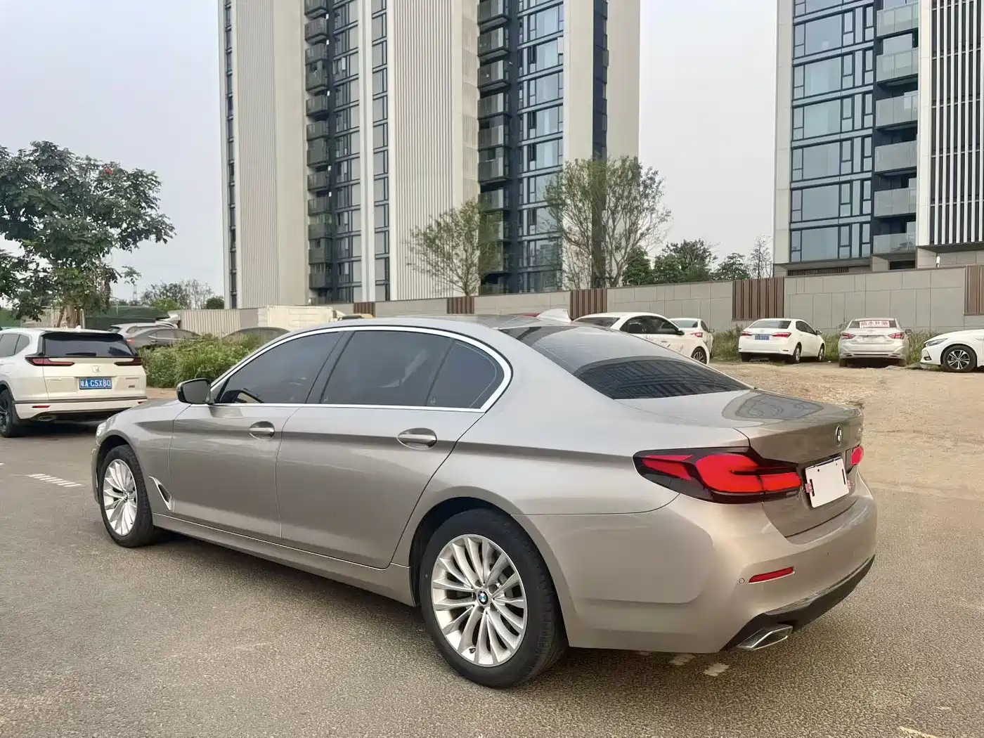 BMW 5 Series 2022 Model Second Facelift 525Li Luxury Package фото 9