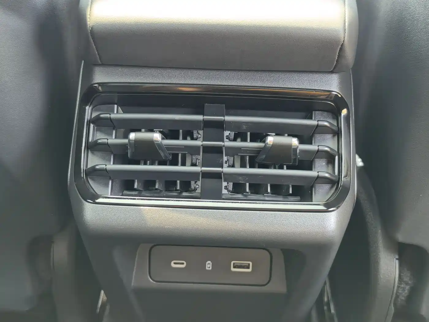 Lynk & Co 03 2023 2.0TD DCT Power Halo фото 25