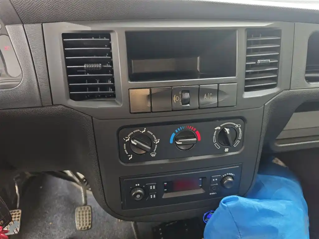 Wuling Motors Wuling Zhiguang 2021 2020 1.2L Van Utility China VI 5-seat LSI