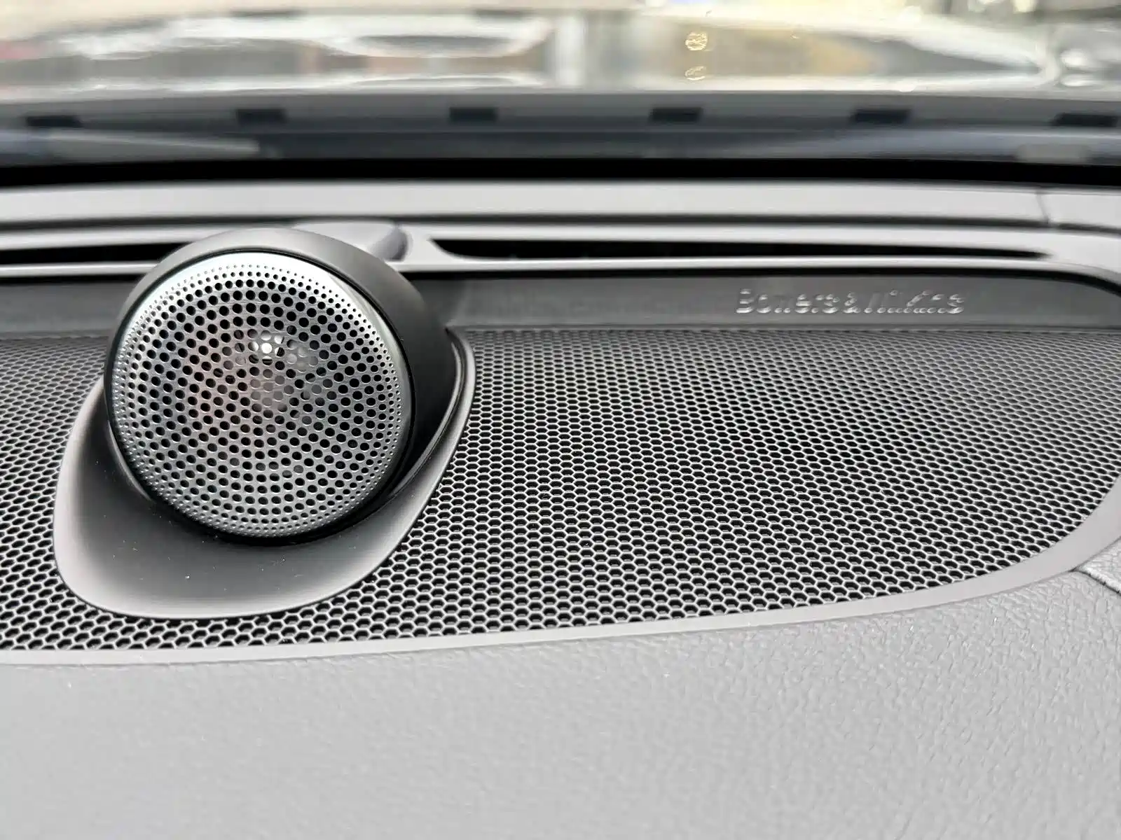 صورة 21 - Volvo S90