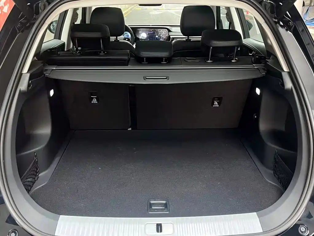 Photo 8 - Hongqi HS5
