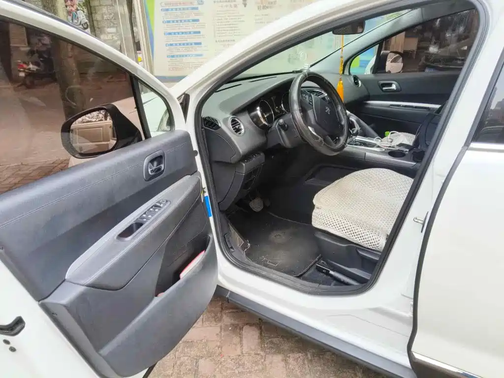 Peugeot 3008 2018 2016 2.0L Automatic Classic Edition