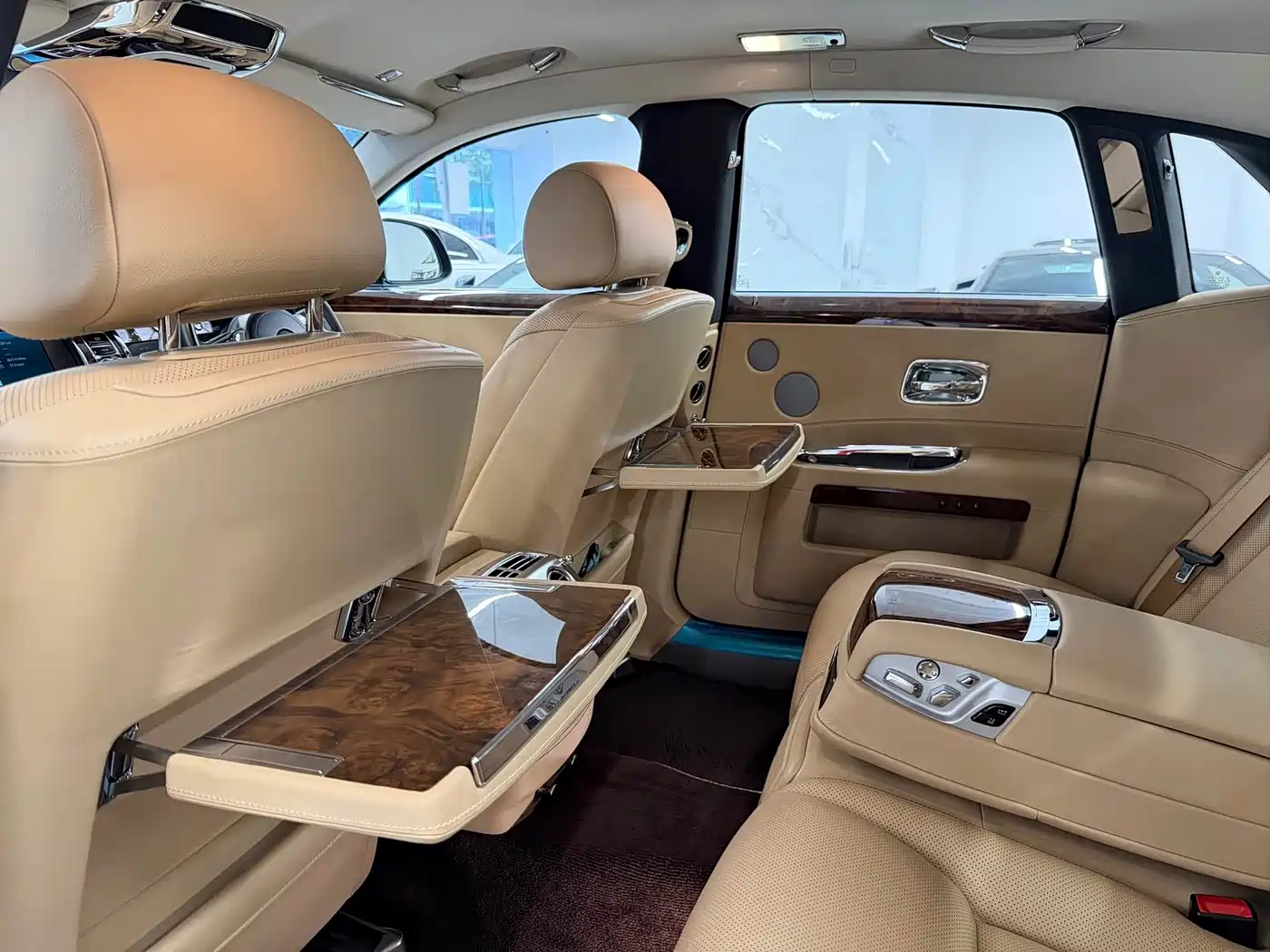 Photo 9 - Rolls-Royce Ghost