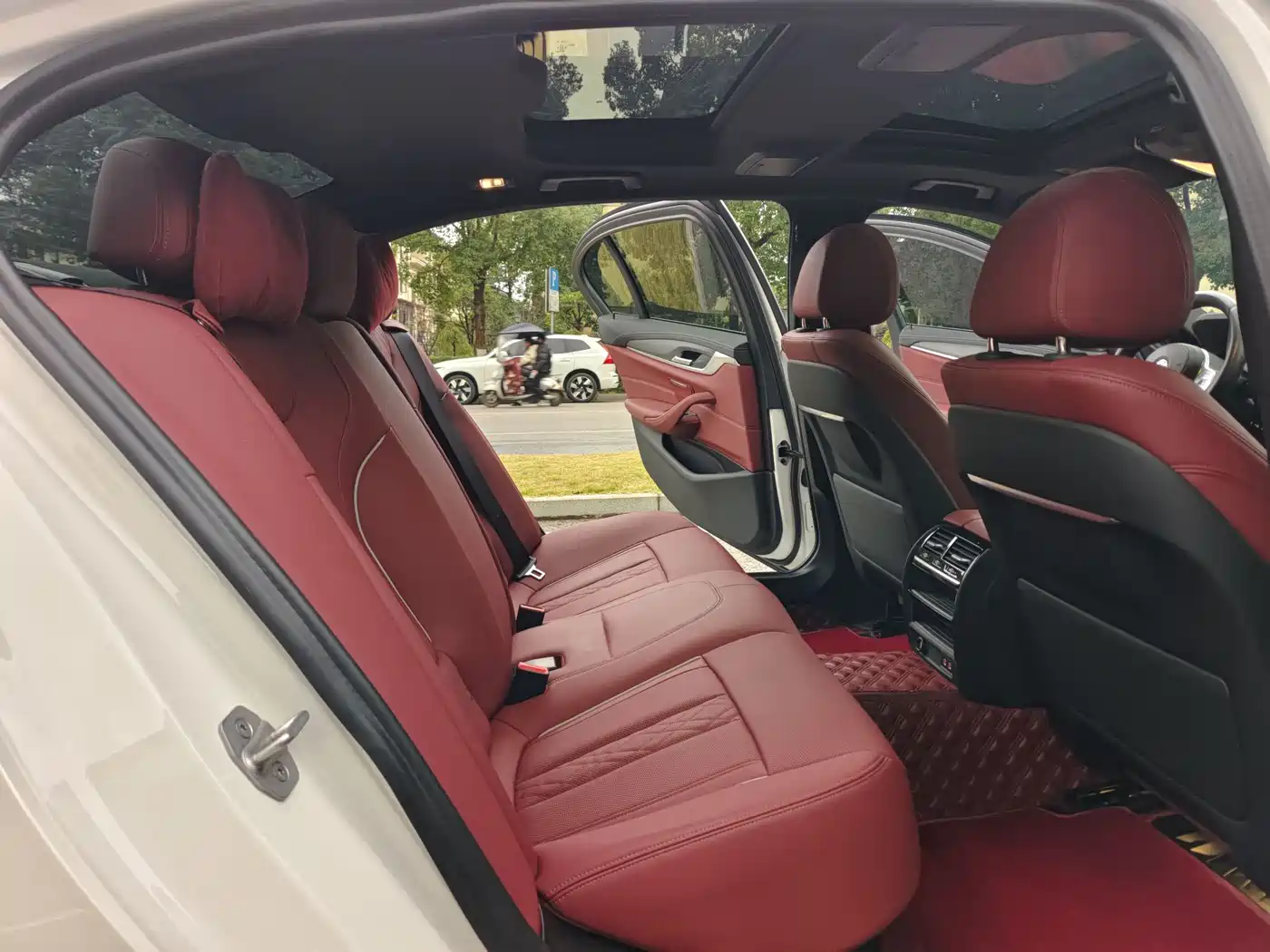 BMW 5 Series 2023 530Li Leading M Sport Package фото 21