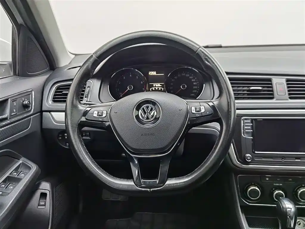 Volkswagen Lavida 2017 1.6L Automatic Comfort Edition фото 11