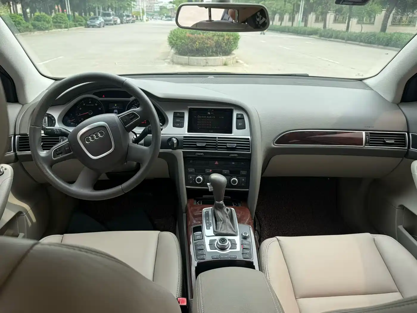 Audi A6L 2010 2.0 TFSI Automatic Standard фото 9