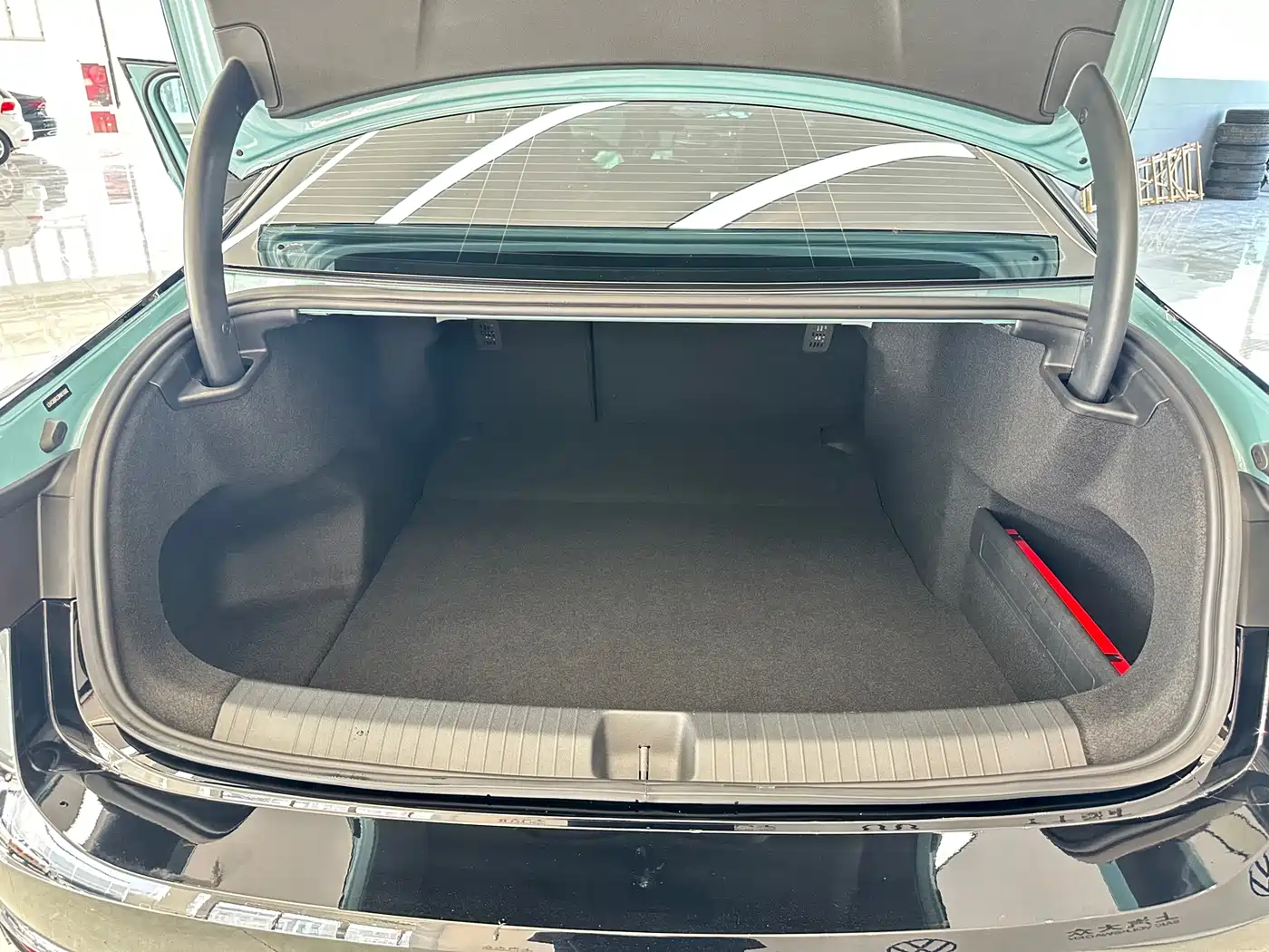 Volkswagen Passat 2025 Model Pro 380TSI Starlight Dragon Premium Edition фото 10