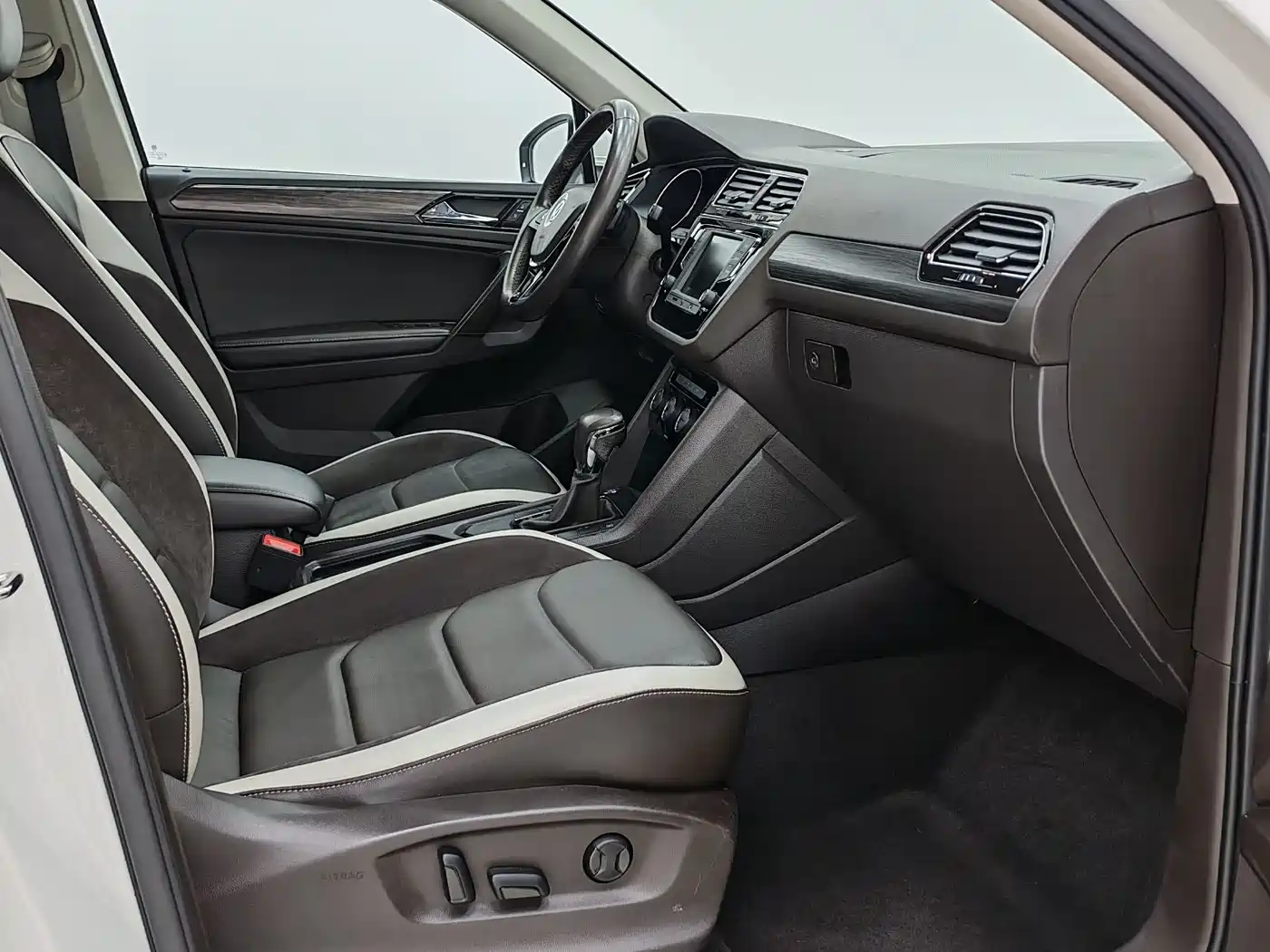 Volkswagen Tiguan L 2017 330TSI Automatic 2WD Comfort Edition фото 9