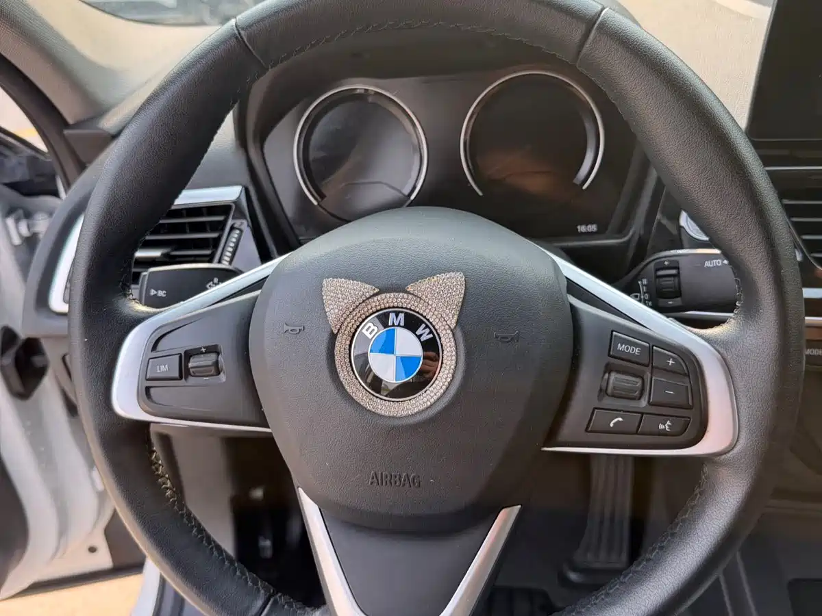 BMW 1 Series 2022 120i M Sport фото 7