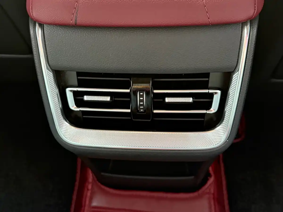 Photo 11 - Hongqi H5