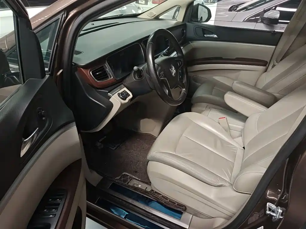 Buick GL8 2018 28T Premium Model China VI фото 16