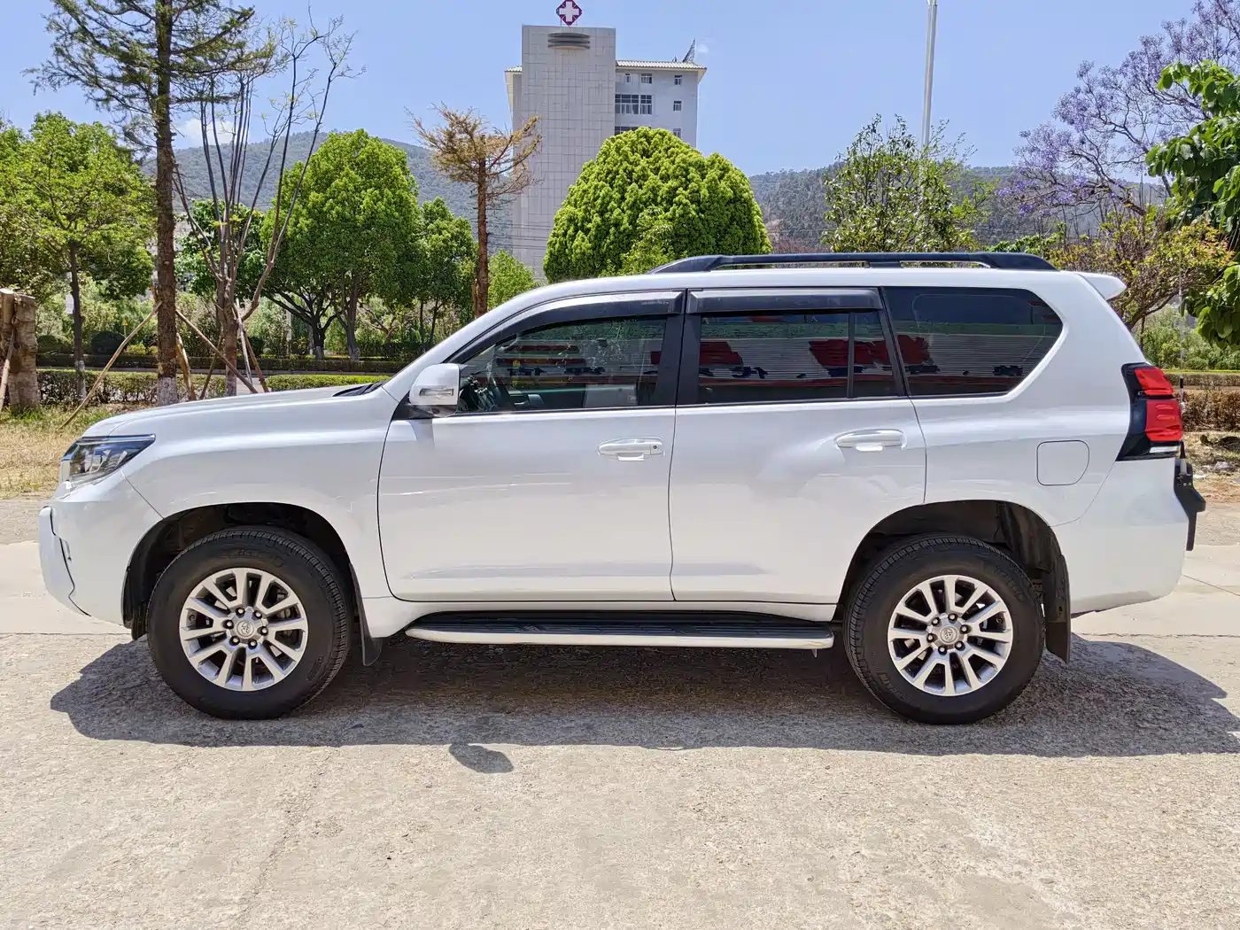 Toyota Prado 2018 3.5L Automatic TX-L Rear-mounted Spare Tire фото 4