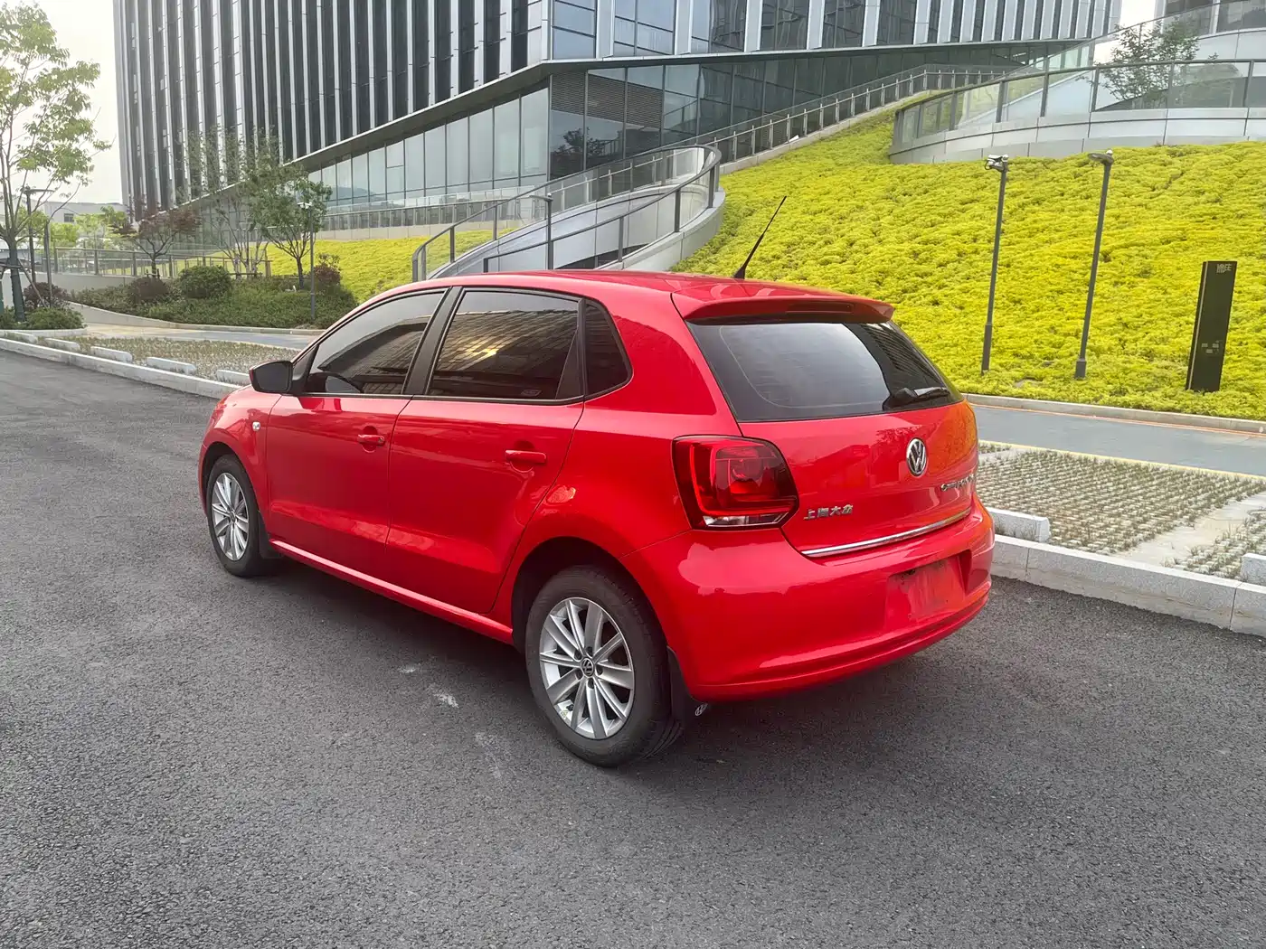 Volkswagen Polo 2013 1.6L Automatic Luxury Edition фото 4