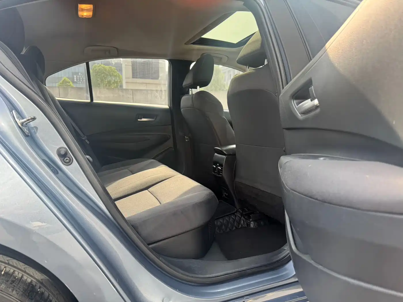 Toyota Corolla 2021 Hybrid 1.8L E-CVT Elite Edition фото 11