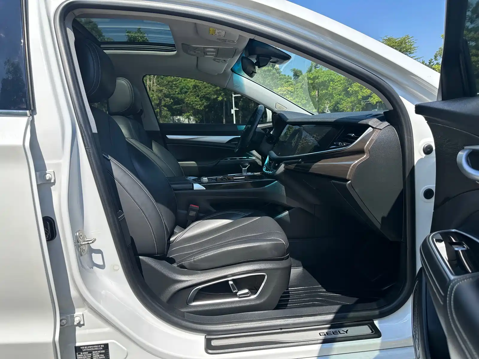 Фото 22 - Geely Borui