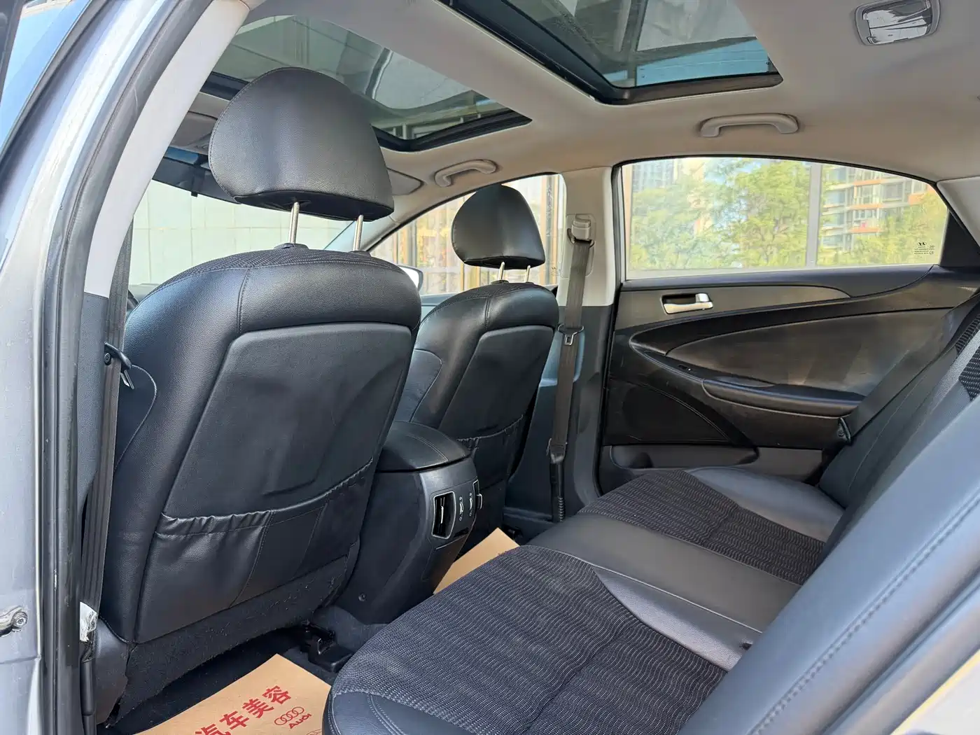 Hyundai Sonata 2011 2.0L Auto Leading Edition фото 8
